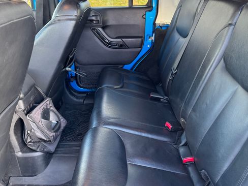 Used 2014 Jeep Wrangler Unlimited Sahara w/ Dual Top Group image 10