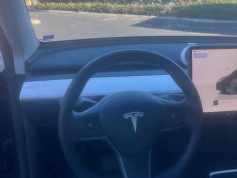 Used 2023 Tesla Model Y Long Range image 10
