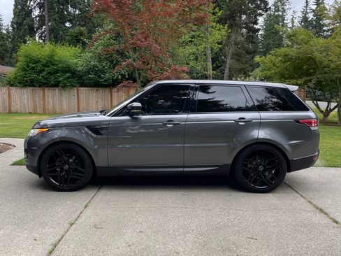 Used 2016 Land Rover Range Rover Sport SE image 4