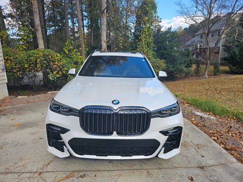 Used 2022 BMW X7 xDrive40i w/ M Sport Package image 2