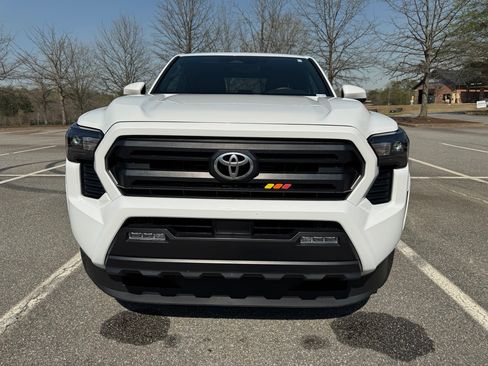 Used 2024 Toyota Tacoma SR5 image 9