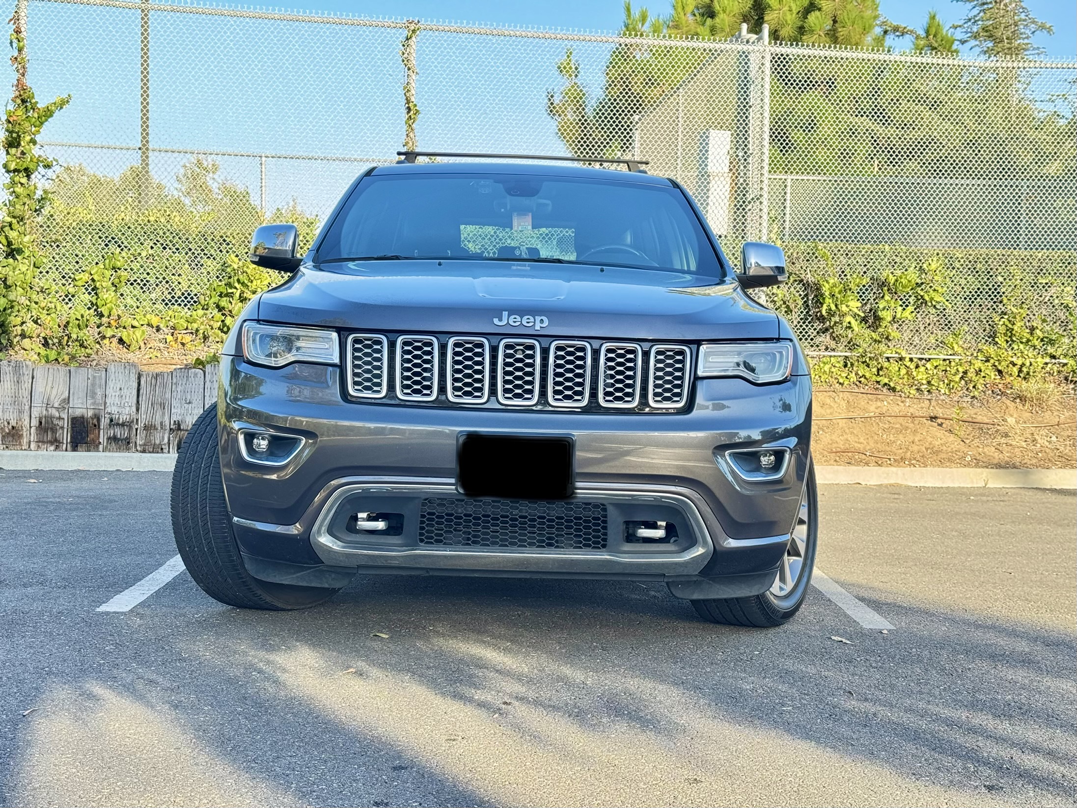 Used 2017 Jeep Grand Cherokee Overland AWD/4WD image 2