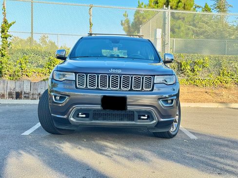Used 2017 Jeep Grand Cherokee Overland AWD/4WD image 2