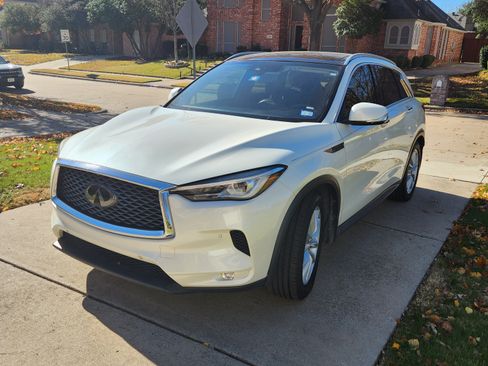 Used 2019 INFINITI QX50 Essential w/ Premium Audio Package image 2