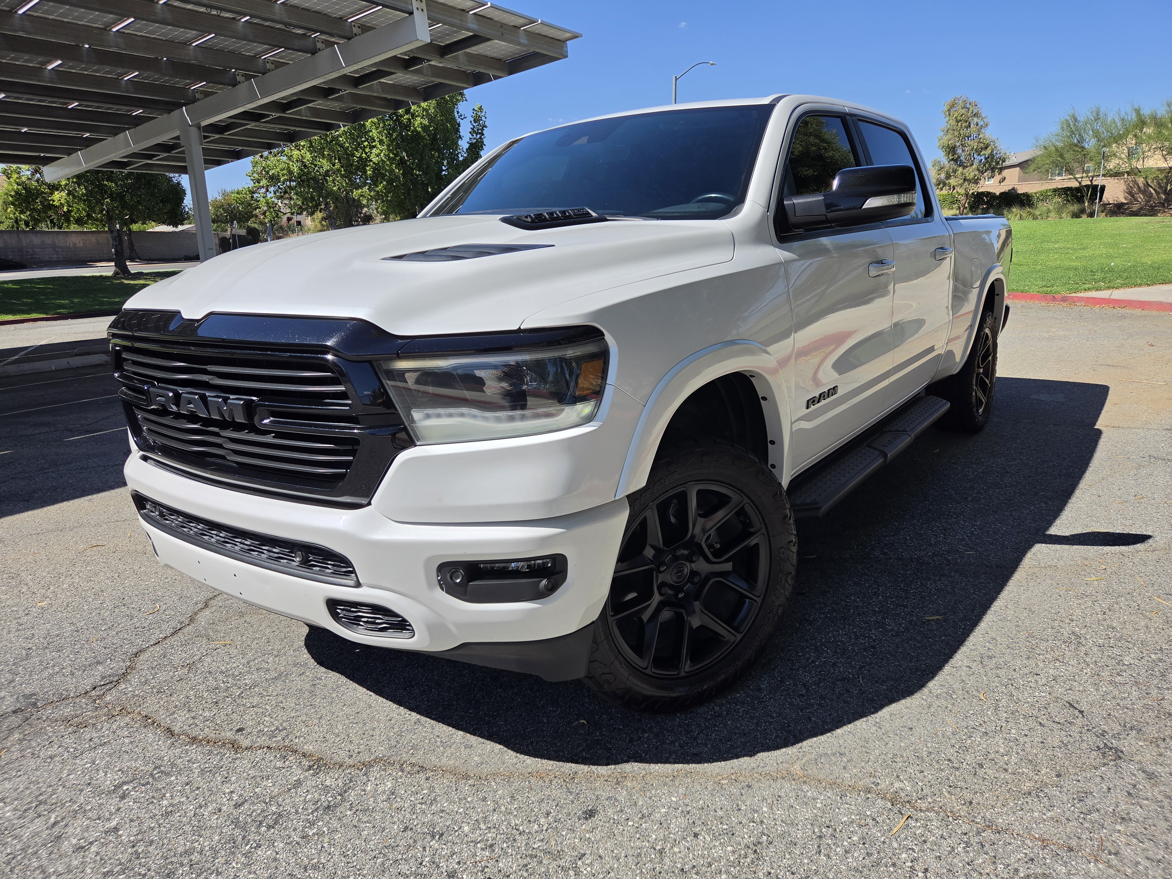 Used 2022 RAM 1500 Laramie AWD/4WD image 2