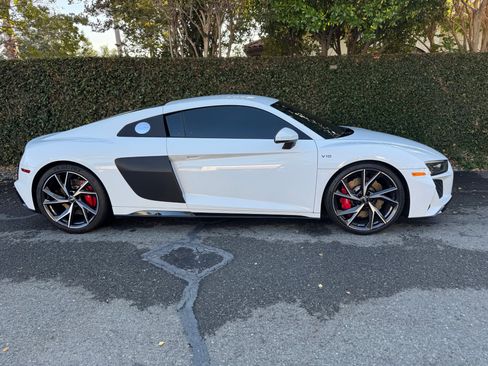 Used 2021 Audi R8 V10 w/ Premium Package image 12
