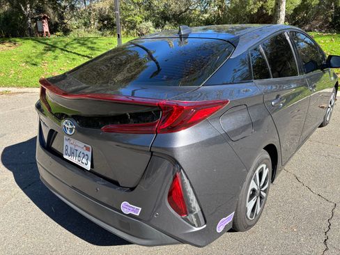 Used 2019 Toyota Prius Prime Advanced image 5