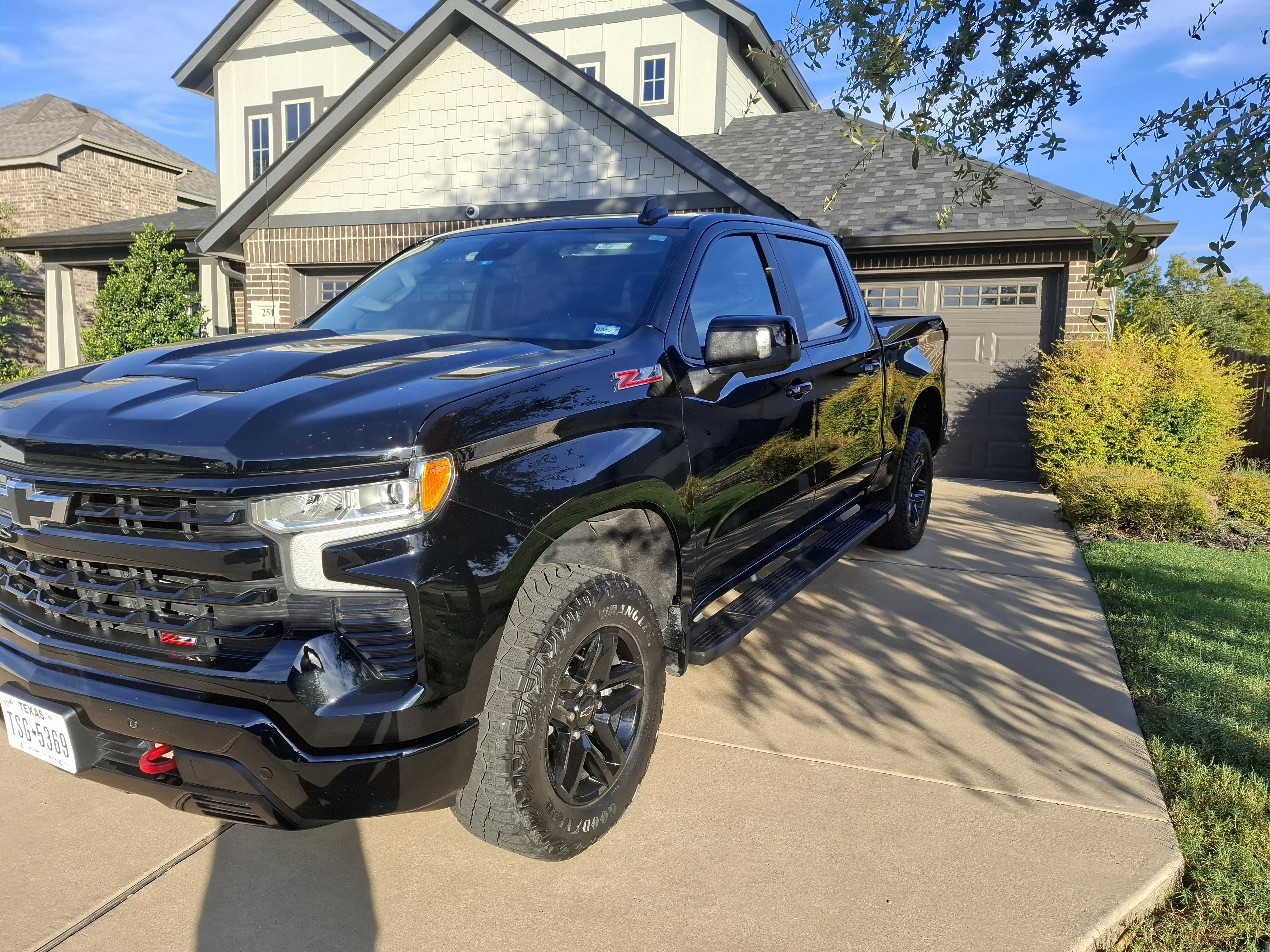 Used 2024 Chevrolet Silverado 1500 LT Trail Boss w/ Convenience Package II AWD/4WD image 2