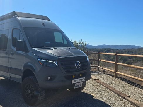 Used 2021 Mercedes-Benz Sprinter 2500 image 1