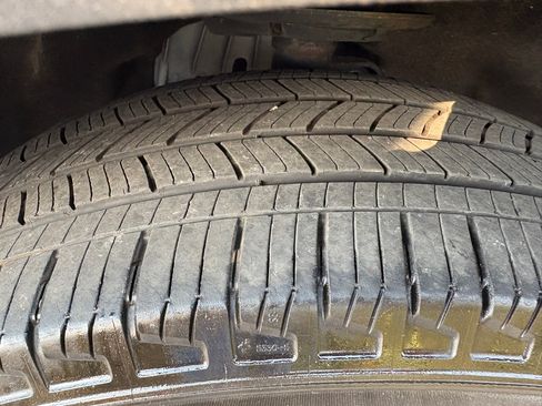 Used 2020 Ford Explorer Limited image 19