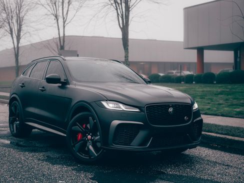 Used 2021 Jaguar F-PACE SVR image 23