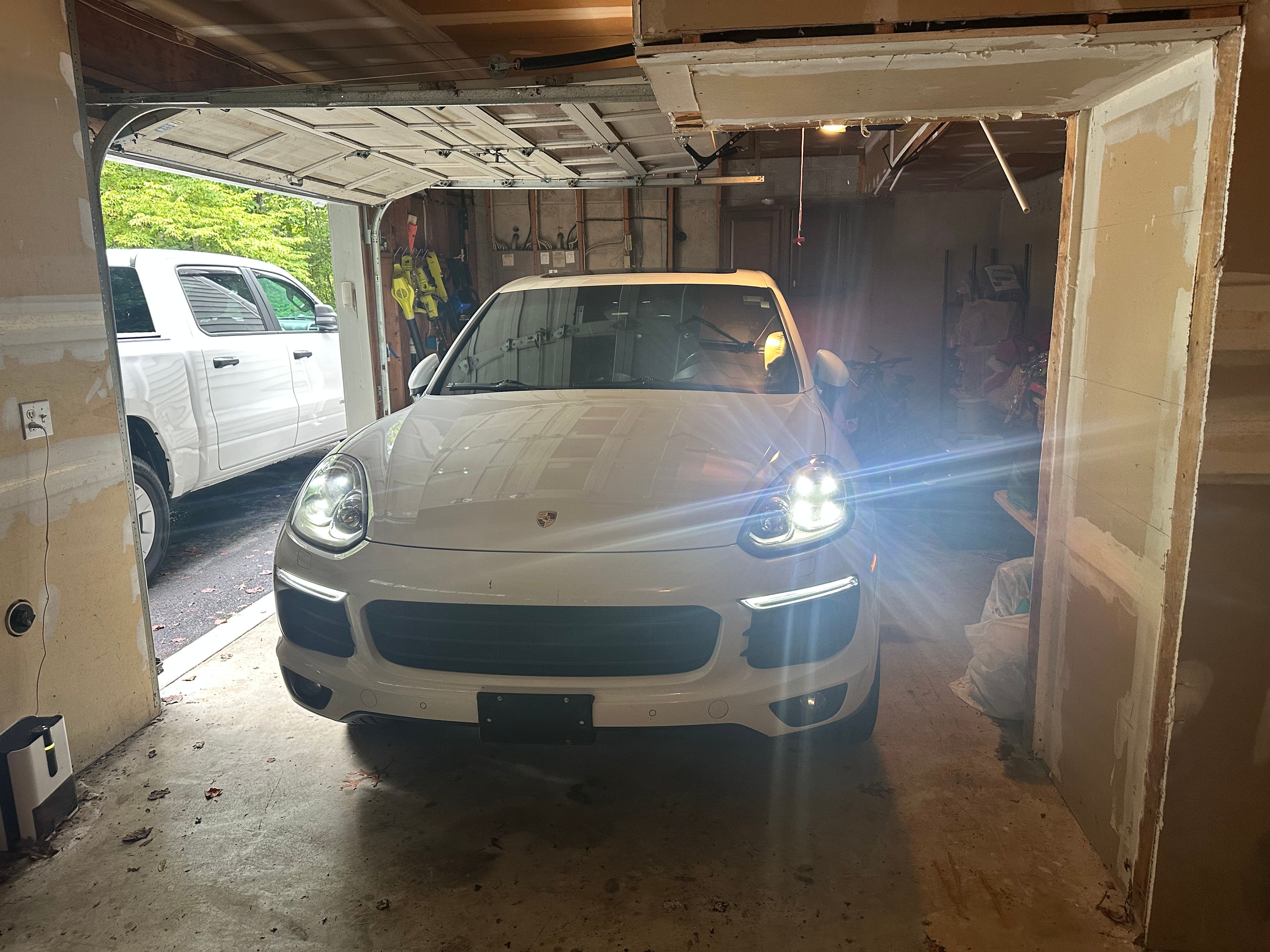 Used 2017 Porsche Cayenne S Platinum AWD/4WD image 2