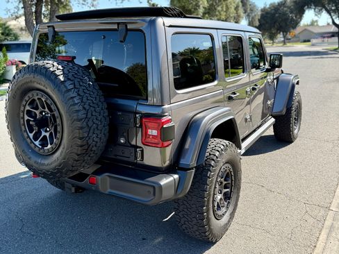 Used 2022 Jeep Wrangler Unlimited Rubicon w/ Xtreme Recon 35" Tire Package AWD/4WD image 11