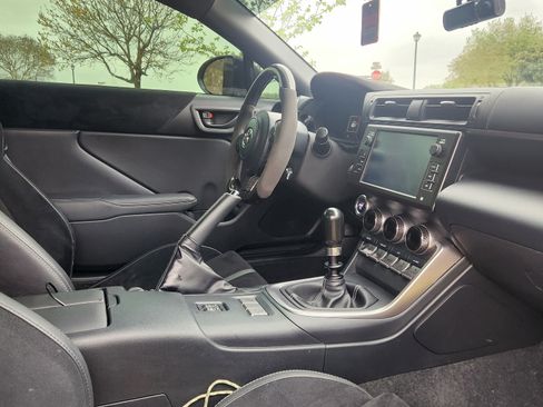 Used 2024 Toyota GR86 Premium image 14