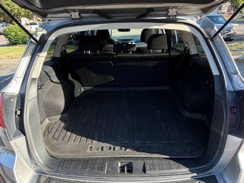 Used 2011 Subaru Outback 2.5i Premium AWD/4WD image 6
