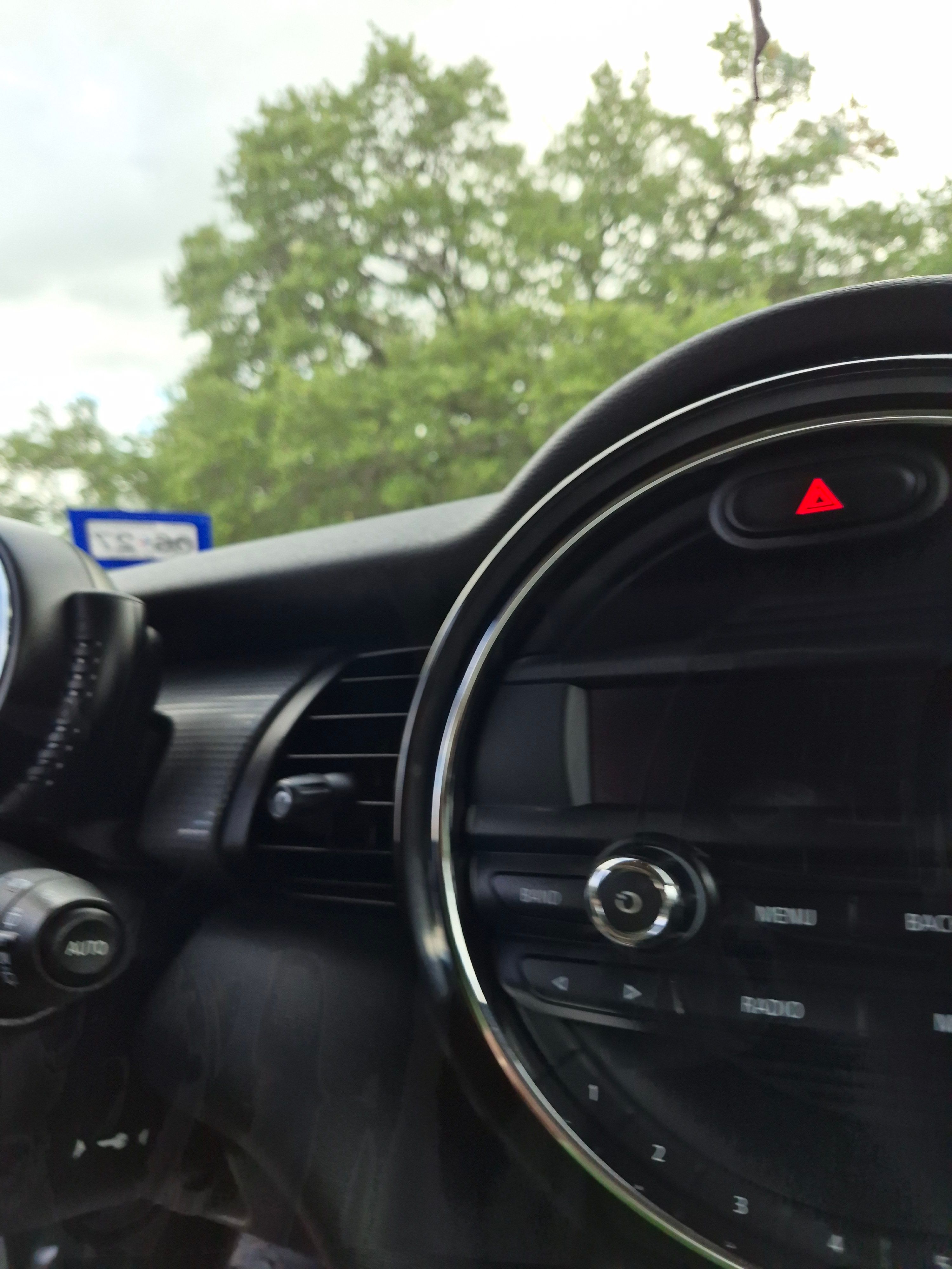 Used 2015 MINI Cooper 4-Door Hardtop FWD image 11