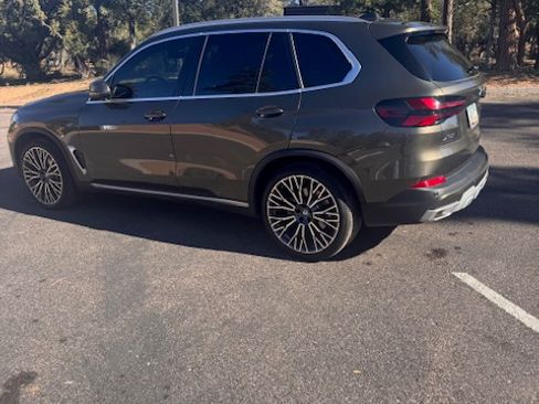 Used 2025 BMW X5 xDrive40i w/ Premium Package image 8