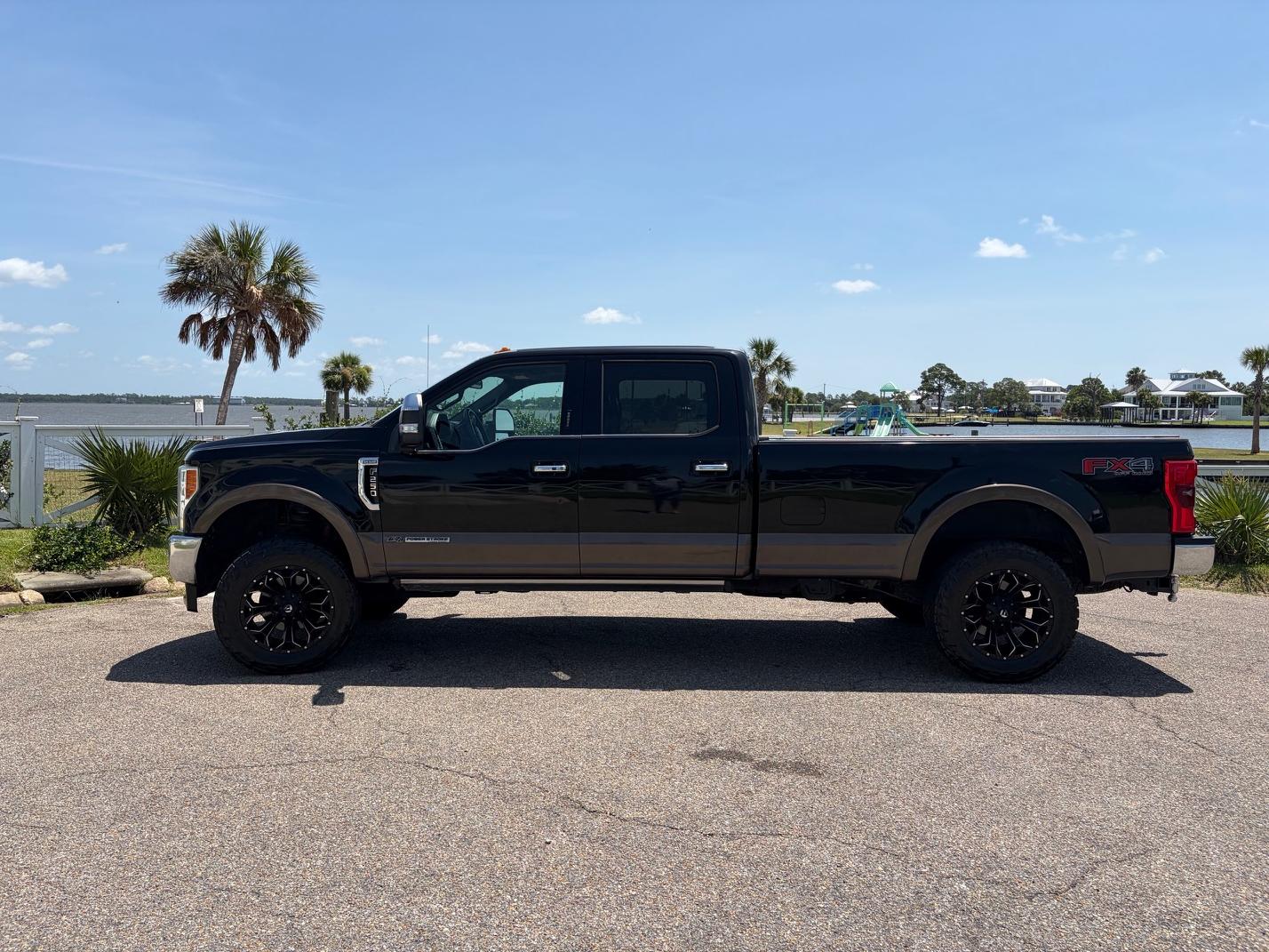 Used 2017 Ford F250 King Ranch w/ King Ranch Ultimate Package AWD/4WD image 2