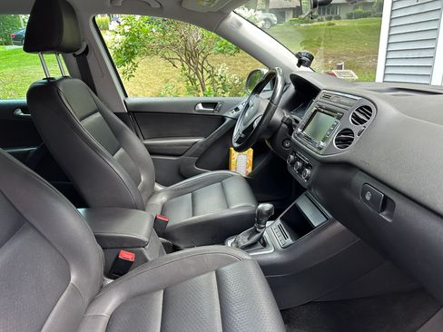 Used 2012 Volkswagen Tiguan S AWD/4WD image 17