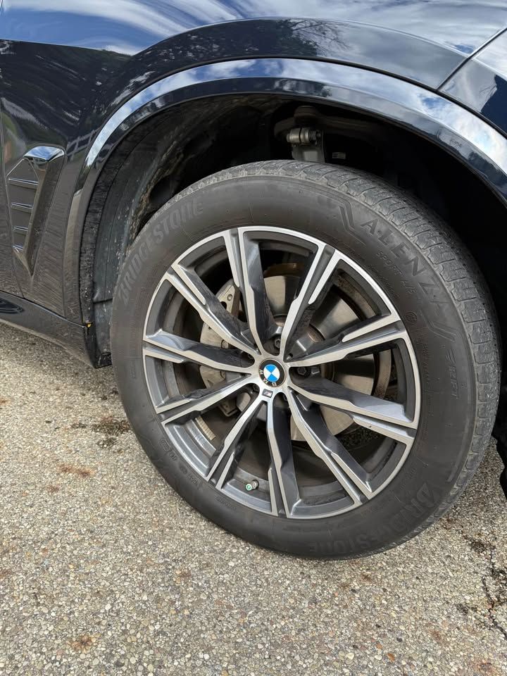 Used 2025 BMW X5 xDrive40i w/ M Sport Package AWD/4WD image 17