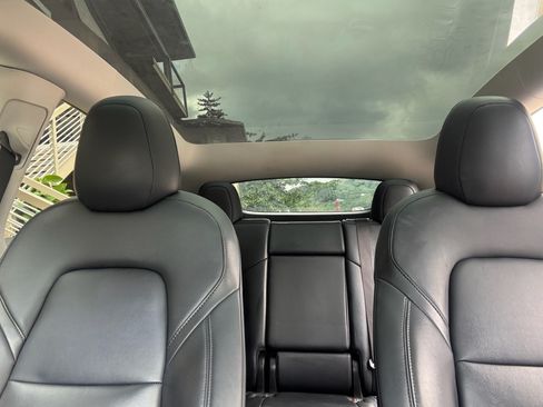 Used 2021 Tesla Model Y Long Range image 14