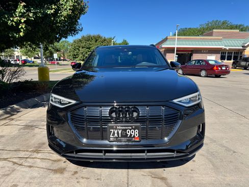 Used 2022 Audi e-tron Premium AWD/4WD image 8