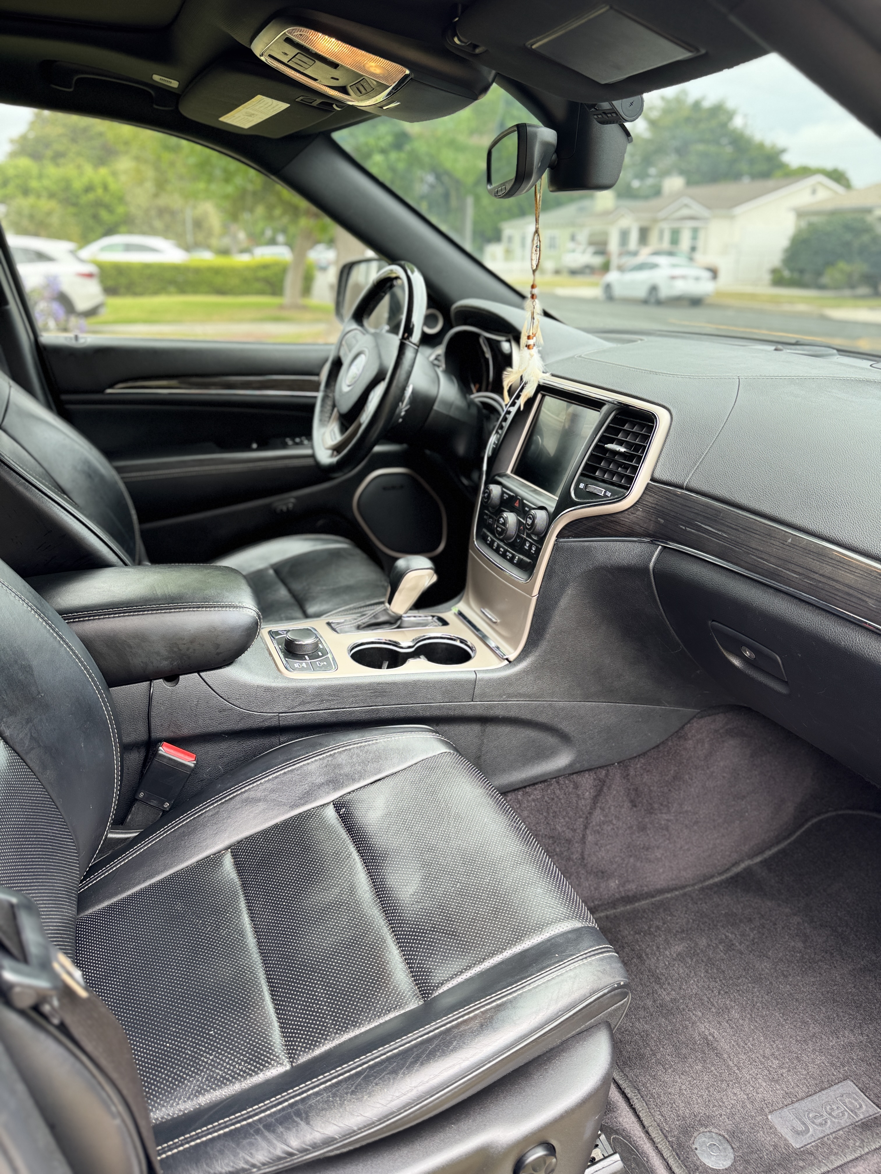 Used 2017 Jeep Grand Cherokee Overland AWD/4WD image 23