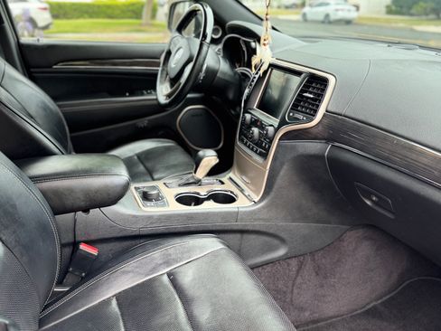 Used 2017 Jeep Grand Cherokee Overland AWD/4WD image 23