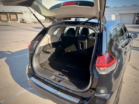 Used 2018 Nissan Rogue S AWD/4WD image 9