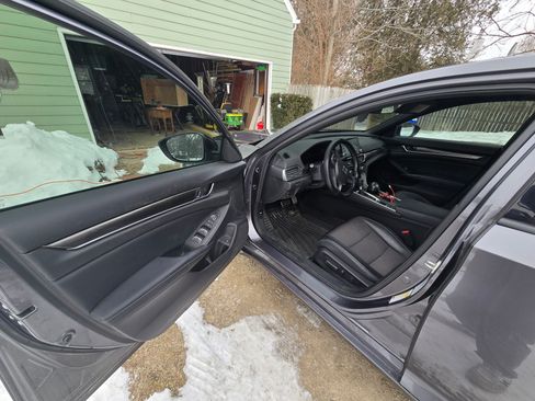 Used 2018 Honda Accord Sport image 8