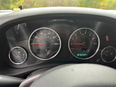 Used 2018 Jeep Wrangler Sport image 9