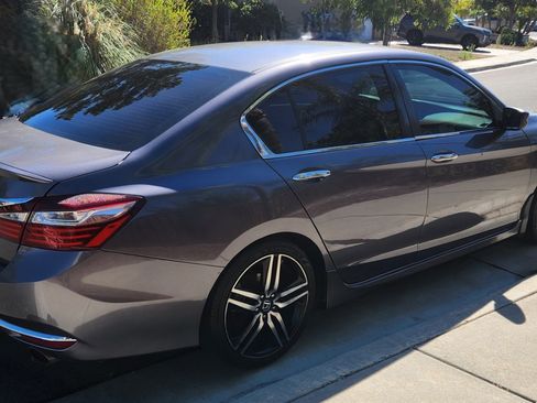 Used 2017 Honda Accord Sport image 6