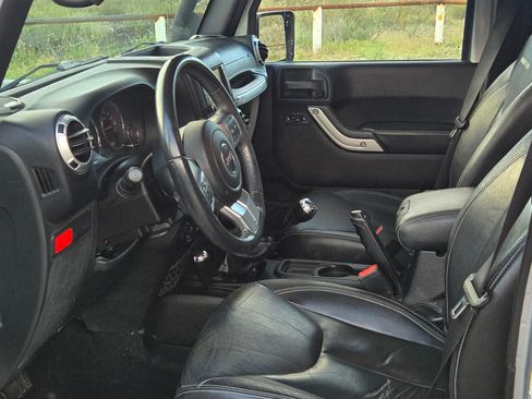 Used 2015 Jeep Wrangler Unlimited Rubicon image 22