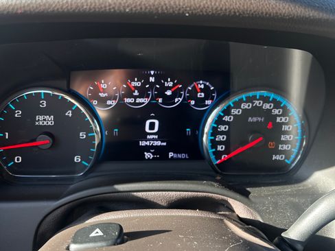 Used 2017 Chevrolet Suburban LT w/ Luxury Package image 11