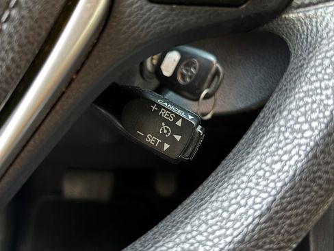 Used 2014 Toyota Corolla LE FWD image 15