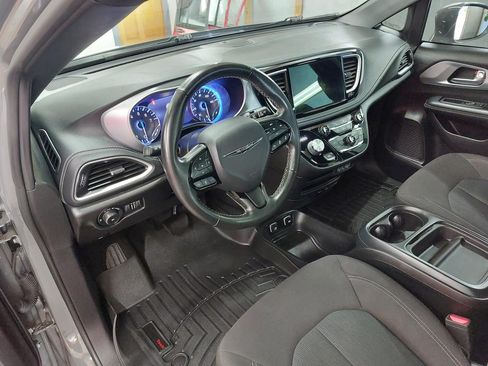 Used 2021 Chrysler Pacifica Touring w/ S Appearance Package image 14