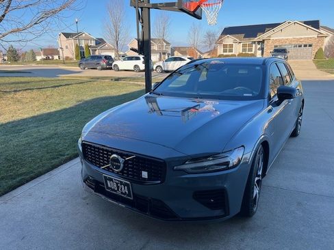 Used 2023 Volvo V60 T8 Polestar image 1