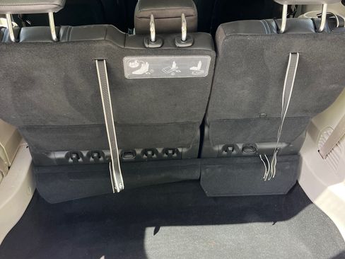 Used 2021 Chrysler Pacifica Touring-L image 6