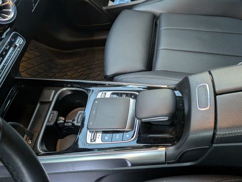 Used 2020 Mercedes-Benz GLB 250 4MATIC image 20