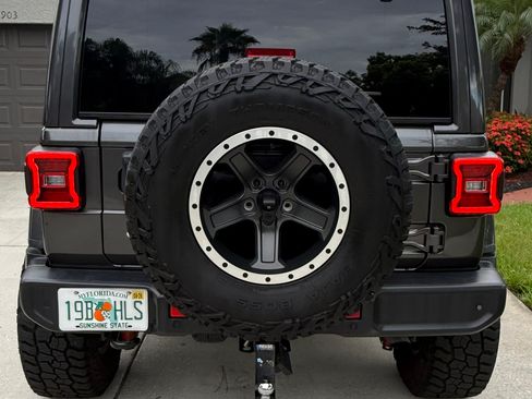 Used 2020 Jeep Wrangler Unlimited Sahara AWD/4WD image 12