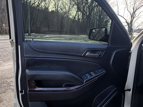 Used 2017 GMC Yukon XL SLE w/ SLE Value Package image 12