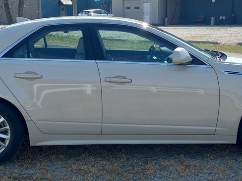 Used 2010 Cadillac CTS Luxury image 9