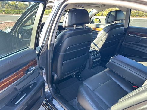 Used 2015 BMW 740i image 10