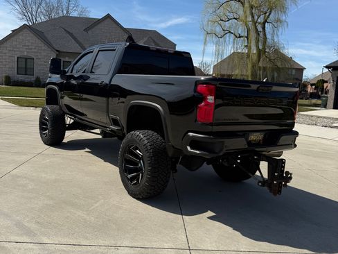 Used 2022 Chevrolet Silverado 2500 LTZ w/ LTZ Plus Package image 6