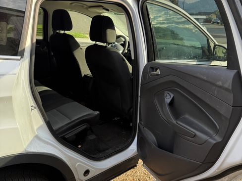 Used 2016 Ford Escape SE w/ Equipment Group 201A image 9