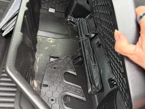 Used 2024 GMC Sierra 2500 AT4 w/ Technology Package image 15