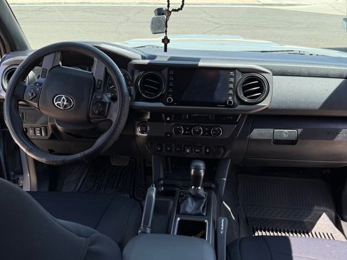 Used 2021 Toyota Tacoma TRD Sport w/ Technology Package image 9