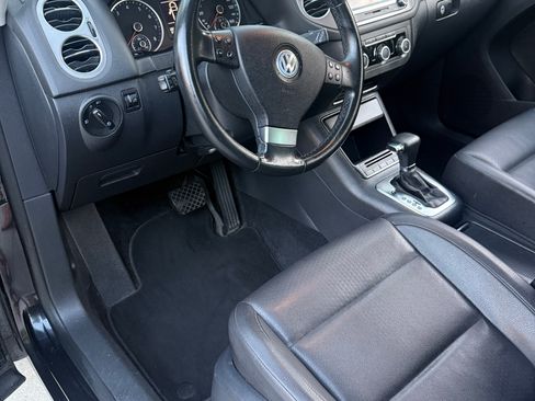Used 2010 Volkswagen Tiguan Wolfsburg Edition FWD image 12