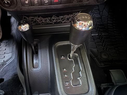 Used 2016 Jeep Wrangler Sahara AWD/4WD image 12