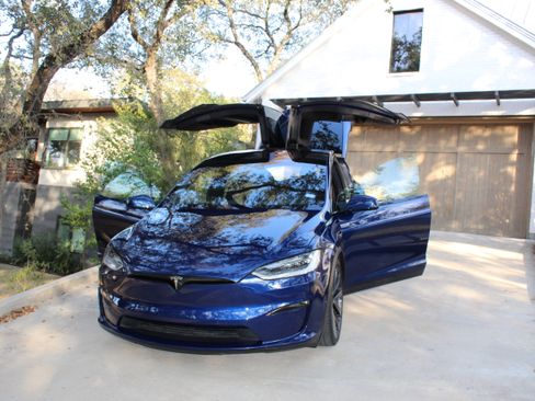 Used 2022 Tesla Model X image 23